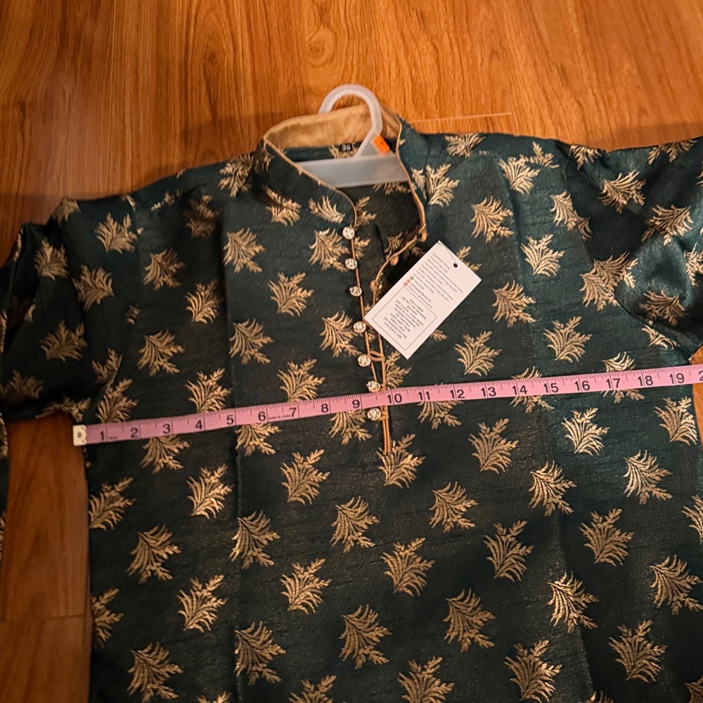 Elegant green and Gold Kurta, Size 36 - Picture 7 of 16